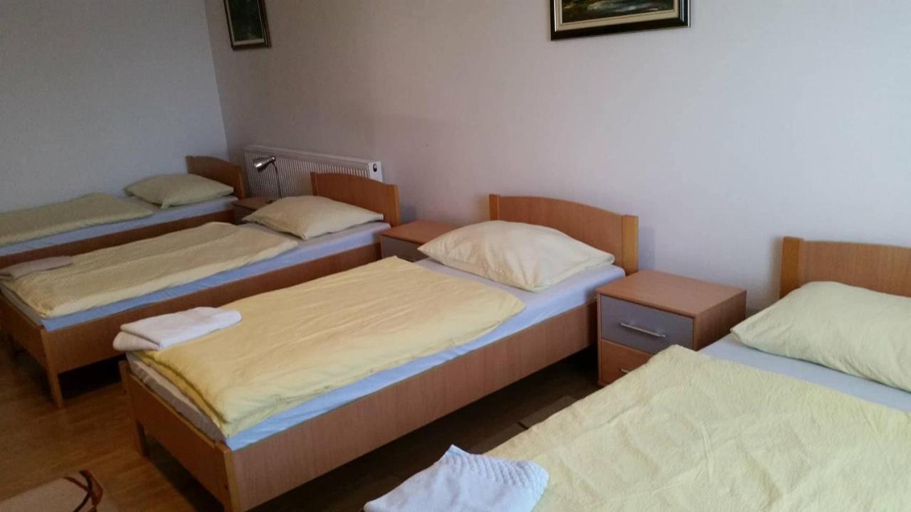 Prenociste Dzinic Hotel Zupanja Exterior photo